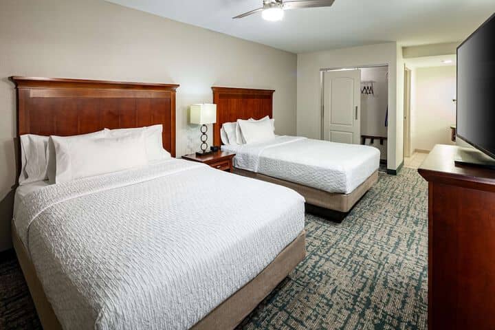 Room 6 of 43