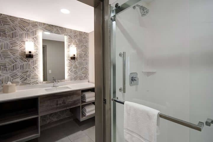 Bathroom shower