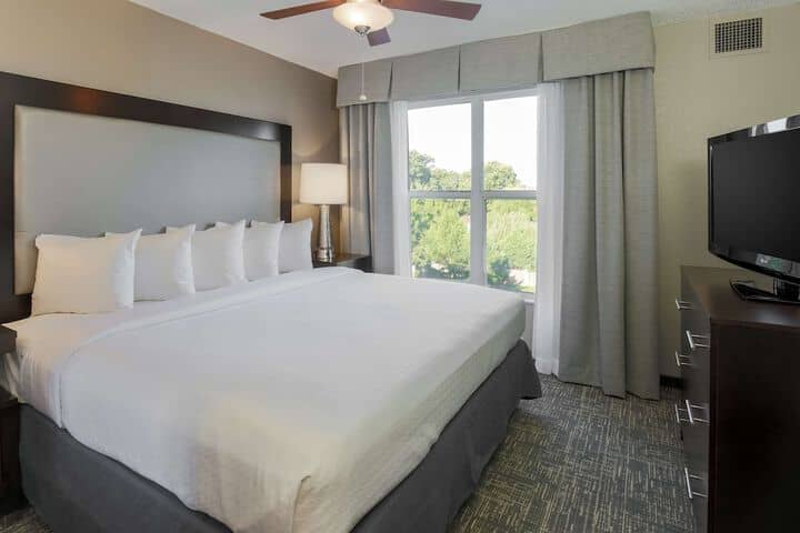 Room 7 of 32