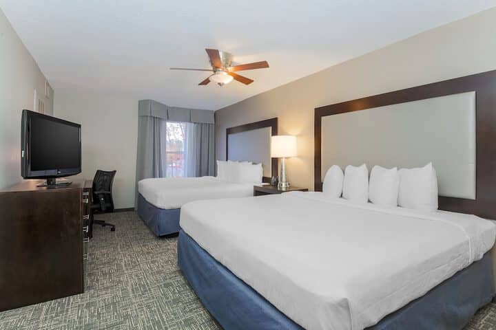 Room 4 of 32