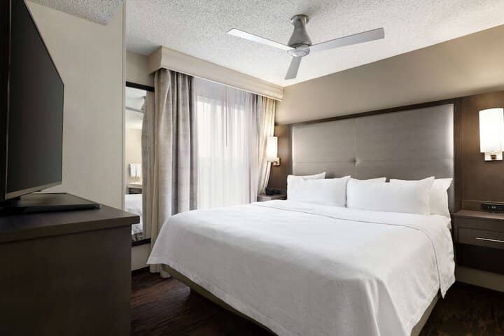 Room 3 of 33