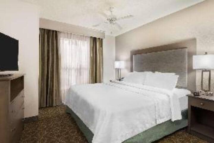 Room 32 of 34