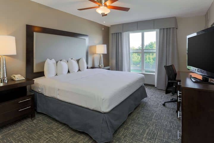 Room 8 of 32