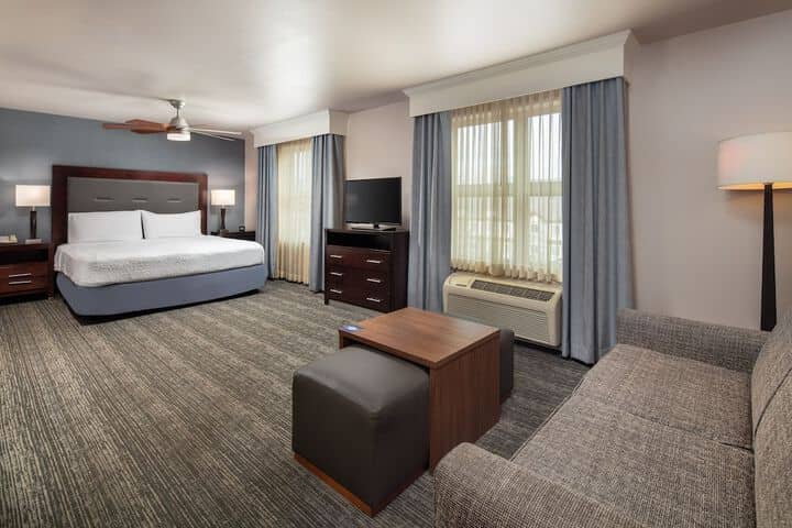 Room 11 of 30