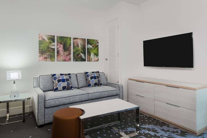 Room 17 of 50