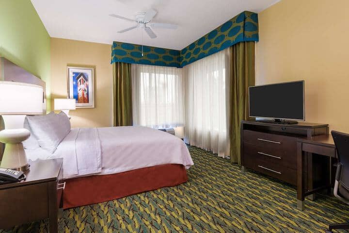 Room 10 of 32