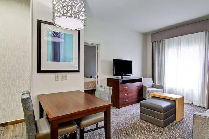 Room 13 of 40