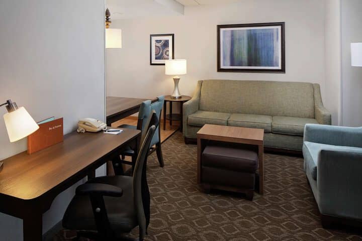 Room 10 of 34