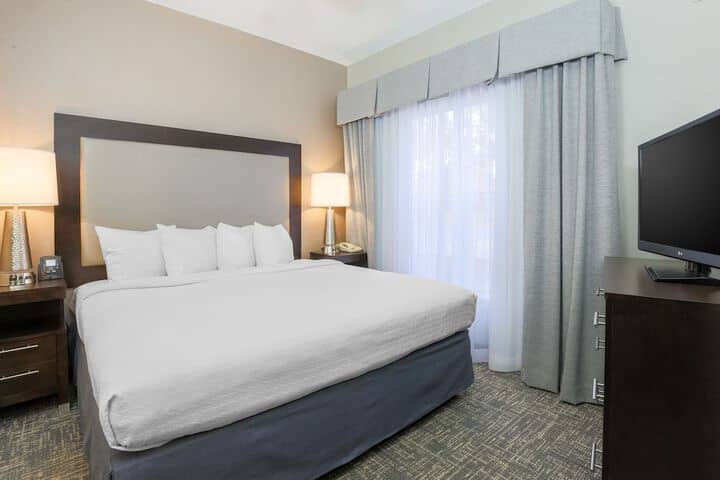 Room 3 of 32