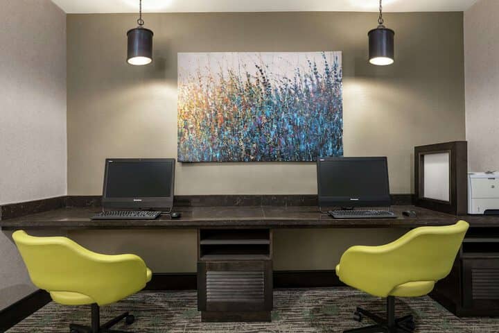 Business Center 29 of 32
