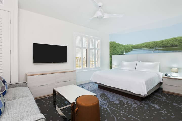Room 12 of 50