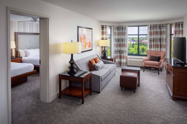 Room 16 of 40