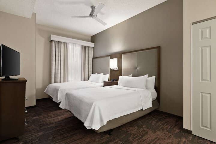 Room 4 of 33
