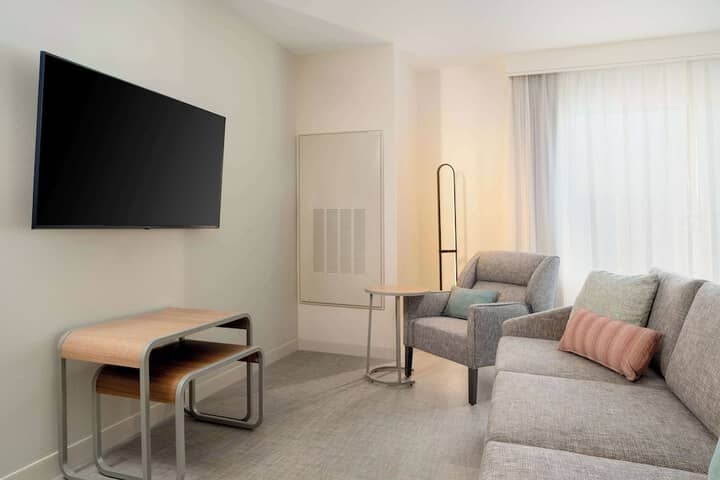 Room 33 of 59